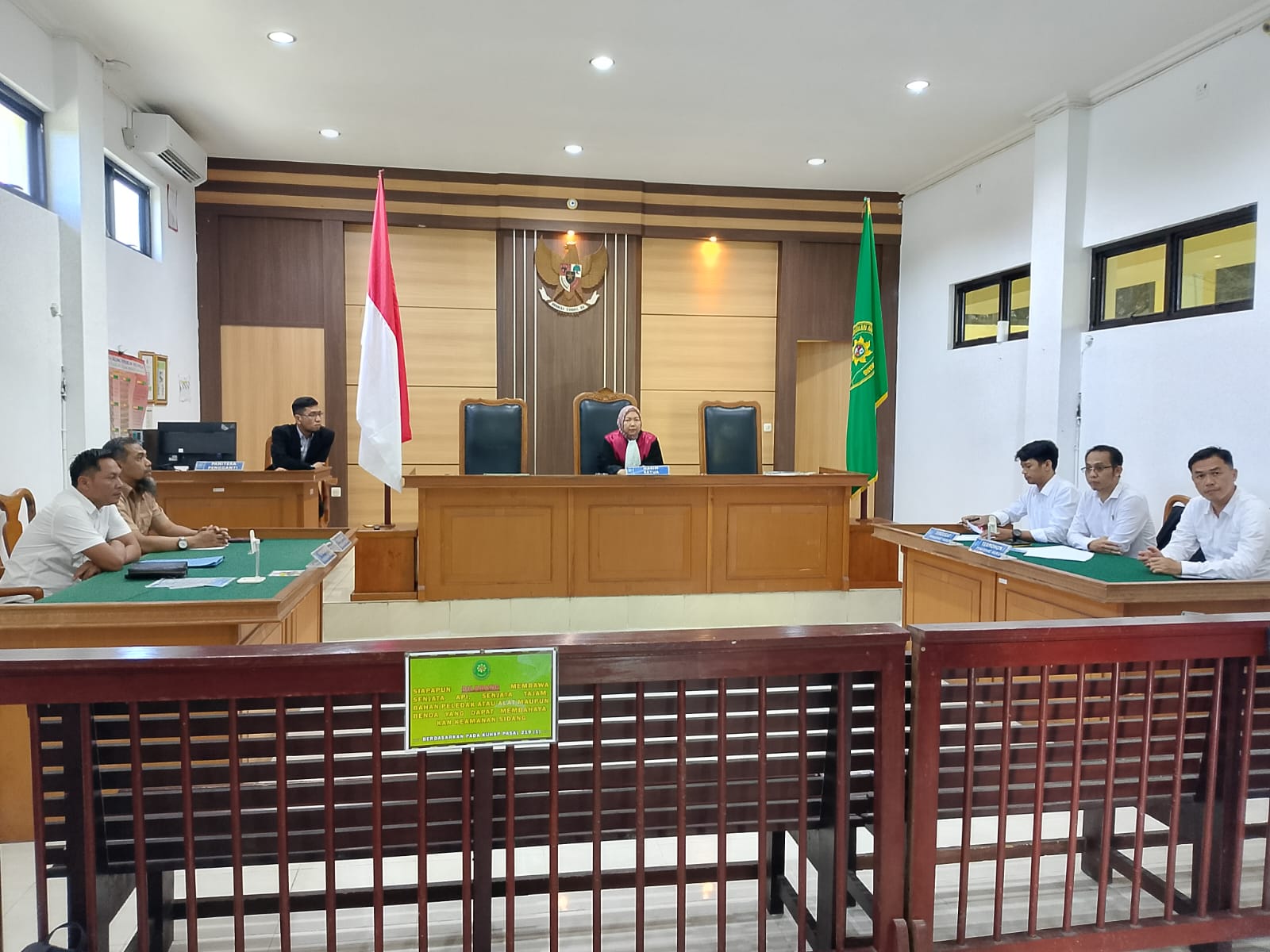 PANGKALPINANG — Sidang praperadilan perkara dr Ratna Setia Asih kembali menghadirkan dinamika baru. Pada persidangan Senin (1/12/2025) dengan agenda mendengarkan jawaban dari pihak tergugat, Polda Kepulauan Bangka Belitung, majelis hakim tunggal Dewi Sulistiarini SH meminta agar penggugat menyampaikan replik secara tertulis.