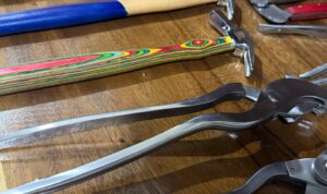 DETIKBABEL.COM (Jakarta) — Kezillaz dengan bangga mengumumkan peluncuran brand baru Merk HorseGuard, rangkaian peralatan kuda premium yang dirancang untuk memberikan keamanan optimal, kenyamanan maksimal, dan performa terbaik bagi kuda dalam berbagai kondisi, HorseGuard Selain memproduksi peralatan perawatan Kuku Kuda juga menghadirkan peralatan Medis/kedokteran utk Kuda. Rabu (9/12/2025).