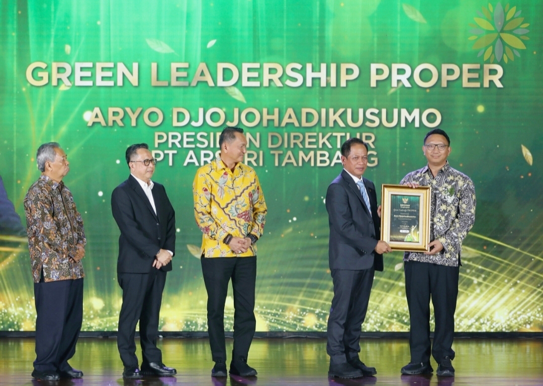 Bangka Belitung (Detikbabel.Com) - PT Mitra Stania Prima (MSP), perusahaan pertambangan timah di bawah naungan ARSARI Tambang, mencatatkan prestasi penting dalam pengelolaan lingkungan dengan meraih penghargaan PROPER Emas 2025 dan Green Leadership PROPER dari Kementerian Lingkungan Hidup (KLH).